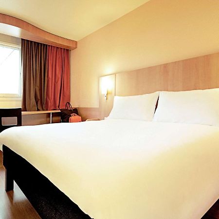 Ibis Alencon Hotel Bagian luar foto