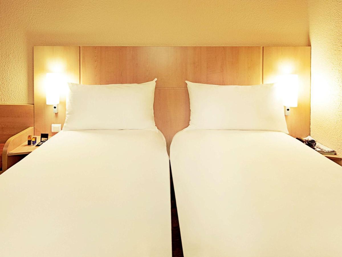 Ibis Alencon Hotel Bagian luar foto
