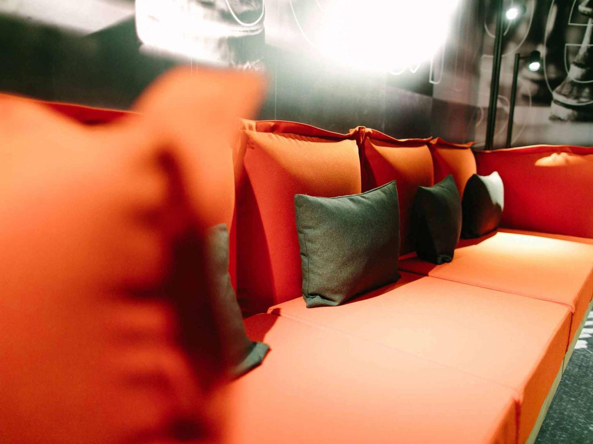 Ibis Alencon Hotel Bagian luar foto