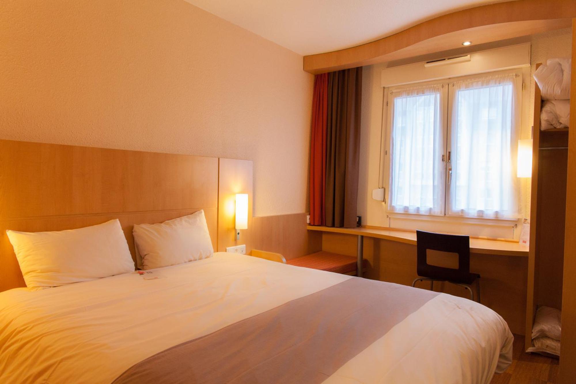 Ibis Alencon Hotel Bagian luar foto