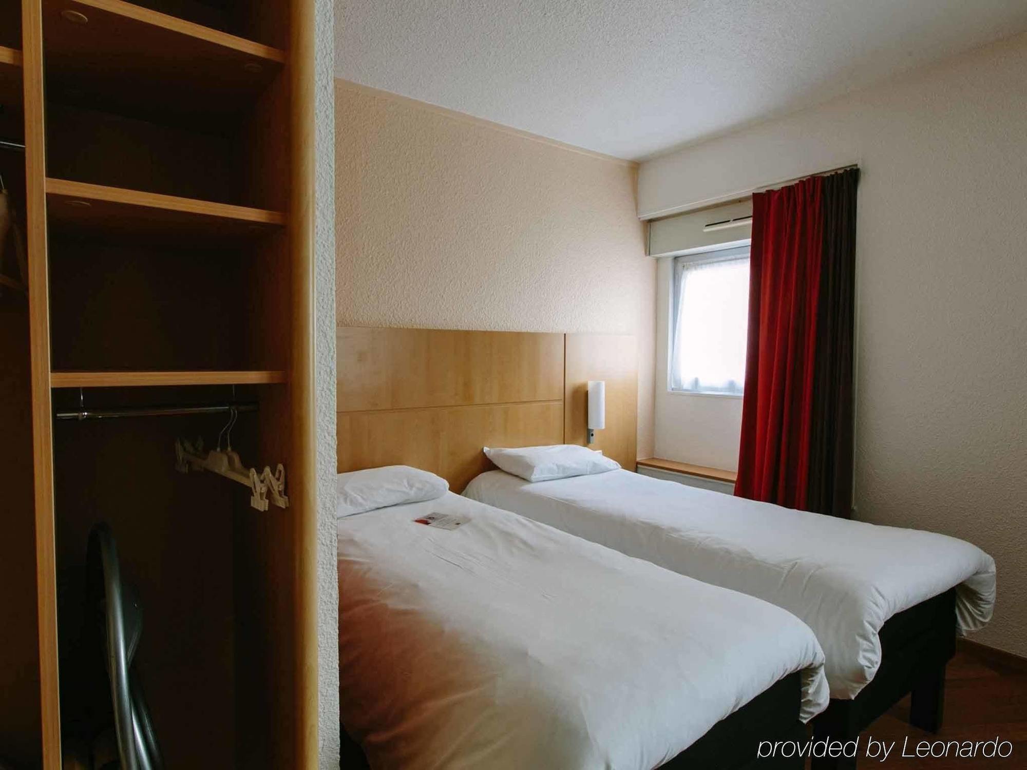 Ibis Alencon Hotel Bagian luar foto
